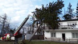 Dvě desítky událostí, silný vítr a stále výjezdy v Olomouckém kraji