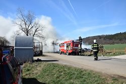 Zřejmě hra dětí s ohněm připravila hasiče o nedělní oběd