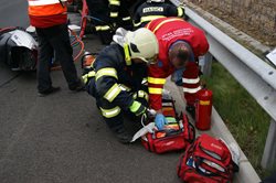 Dopravní nehoda Klášterci nad Ohří  dvou osobních aut při které  byli tři lidé zraněni.  