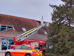 Požár v průmyslovém objektu zaměstnal pět jednotek hasičů