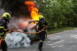 Požár renaultu ve Skřipově na Opavsku byl rychle uhašen VIDEO/FOTO