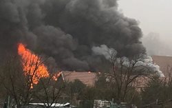 Požár na Uherskohradišťsku zničil střechu stodoly i rodinného domu