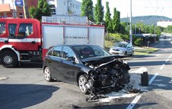 Střet dvou vozidel ve Zlíně dnes skončil zraněním tří osob