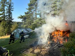 Čtyři hasičské jednotky zaměstnal požár kůlny