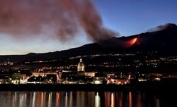 Turisté na Etně: Extrémní selfie a rizikové výstupy spustily poplach