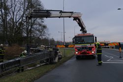 Bizon vyprostil v Ostravě-Porubě asfaltovou frézu, podruhé už na valník vyjela