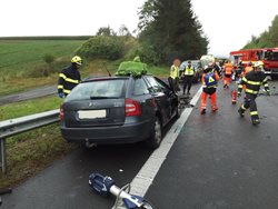 Tragicky skončil střet nákladního vozu s osobním automobilem