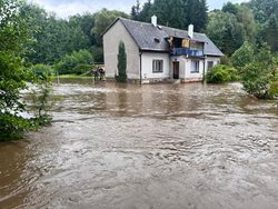 Hasiči likvidovali následky bouřek