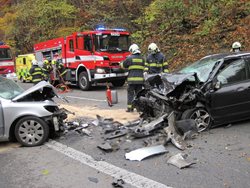 Nehoda dvou osobních automobilů narušila provoz na I/50 u odbočky k hradu Buchlov