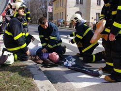 Hasiči zasahovali u zkolabujícího muže na ulici 