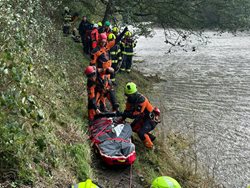 U záchrany osoby po pádu ze skály asistoval i vrtulník