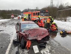 Nehoda osobního a nákladního auta v Orlové s vyproštěním řidiče